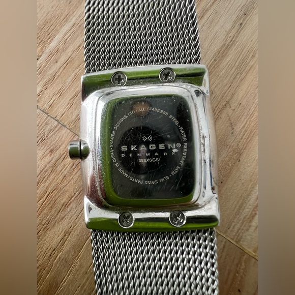 Skagen ladies rectangular silver tone watch NEW BATTERY main image 6